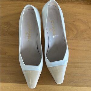 VINTAGE CHANEL PUMPS SZ 39